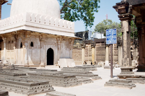 Nizamuddin Family Tombs Chanderi Madhya Pradesh